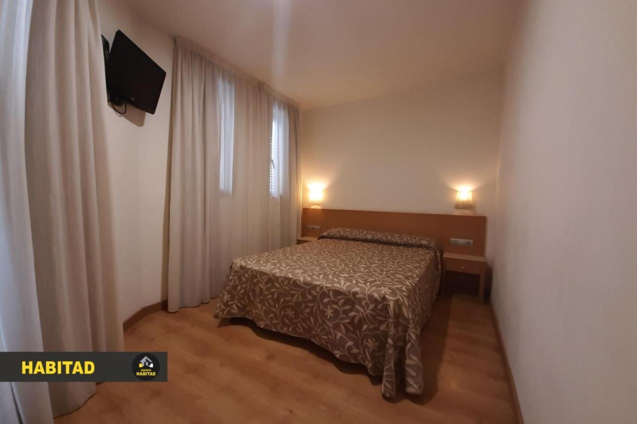 Hostal Rambla Sant Boi de Llobregat Exteriör bild