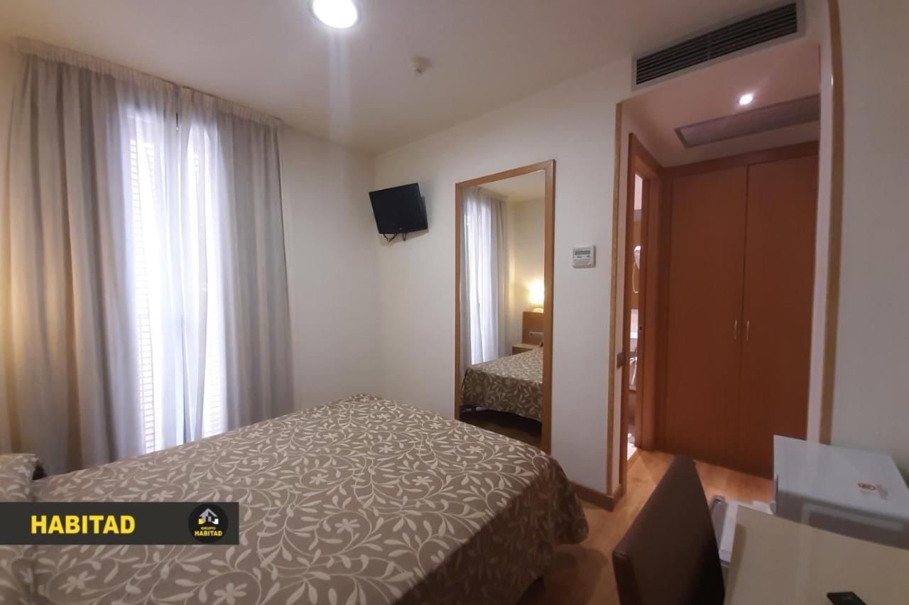 Hostal Rambla Sant Boi de Llobregat Exteriör bild