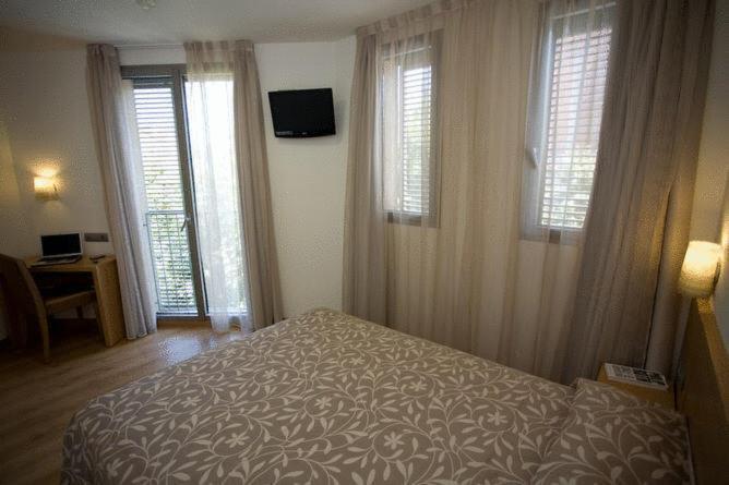Hostal Rambla Sant Boi de Llobregat Exteriör bild